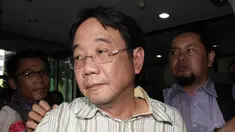 KPK jemput paksa Presiden Direktur PT Sentul City Cahyadi Kumala di Bogor, (30/9/14). (Liputan6.com/Miftahul Hayat)