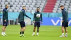 (kiri ke kanan) Pemain Italia Federico Bernardeschi, Marco Verratti, Lorenzo Insigne, Ciro Immobile mengikuti sesi latihan di Stadion Football Arena, Munich, Jerman, Kamis (1/7/2021). Italia akan menghadapi Belgia pada pertandingan perempat final Euro 2020. (AP Photo/Matthias Schrader)