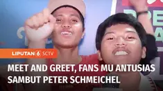 Hari kedua kunjungan di Indonesia, mantan kiper Manchester United, Peter Schmeichel menjumpai para penggemar dalam acara Meet and Greet Vidio Premier League Festival, di Cilandak Town Square, Jakarta. Kedatangan legenda tim setan merah ini pun disamb...