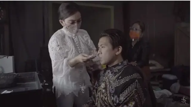 8 Momen Seru Syahrini dan Reino Barack saat Pemotretan, Tampil Kompak