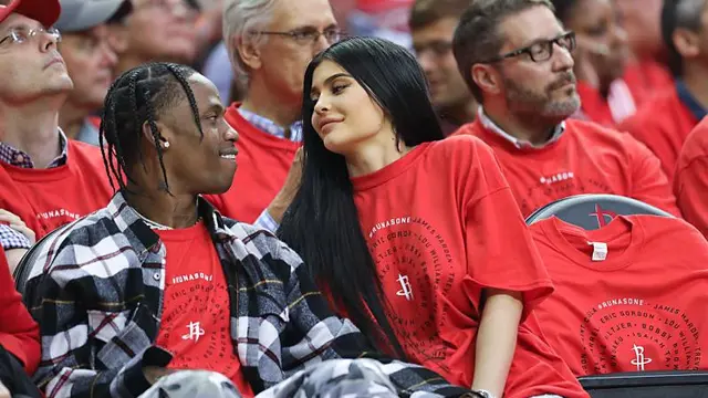[Bintang] Kylie Jenner - Travis Scott