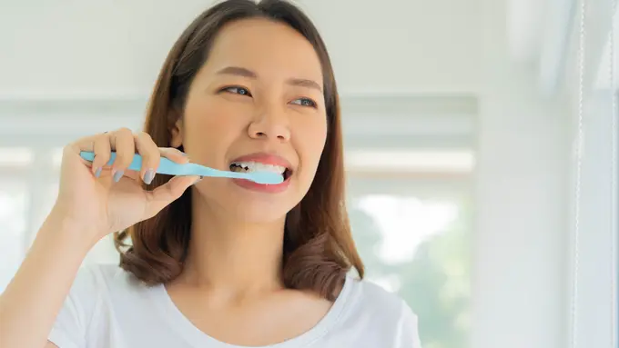 Menjaga kesehatan gigi dan gusi