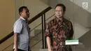 Mantan ketua DPR Marzuki Alie (kanan) usai menjalani pemeriksaan di Gedung KPK, Jakarta, Selasa (26/6). Marzuki Alie diperiksa sebagai saksi untuk tersangka Irvanto Hendra Pambudi Cahyo dan Made Oka Masagung. (Merdeka.com/Dwi Narwoko)