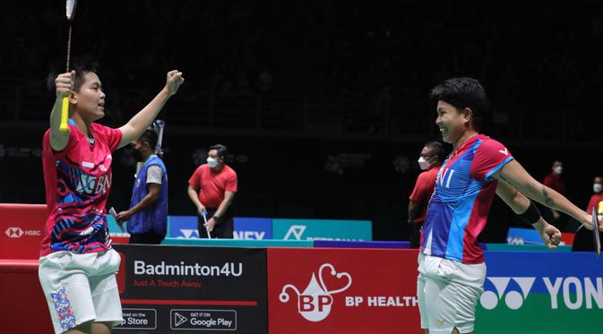 <p>Apriyani Rahayu/Siti Fadia Silva Ramadhanti atau Apri/Fadia lolos ke final Malaysia Open 2022 usai mengalahkan Jeong Na Eun/Kim Hye Jeong dari Korea Selatan dengan skor 21-14 dan 22-20 di Axiata Arena, Kuala Lumpur, Sabtu (2/7) sore WIB. (foto: PBSI)</p>