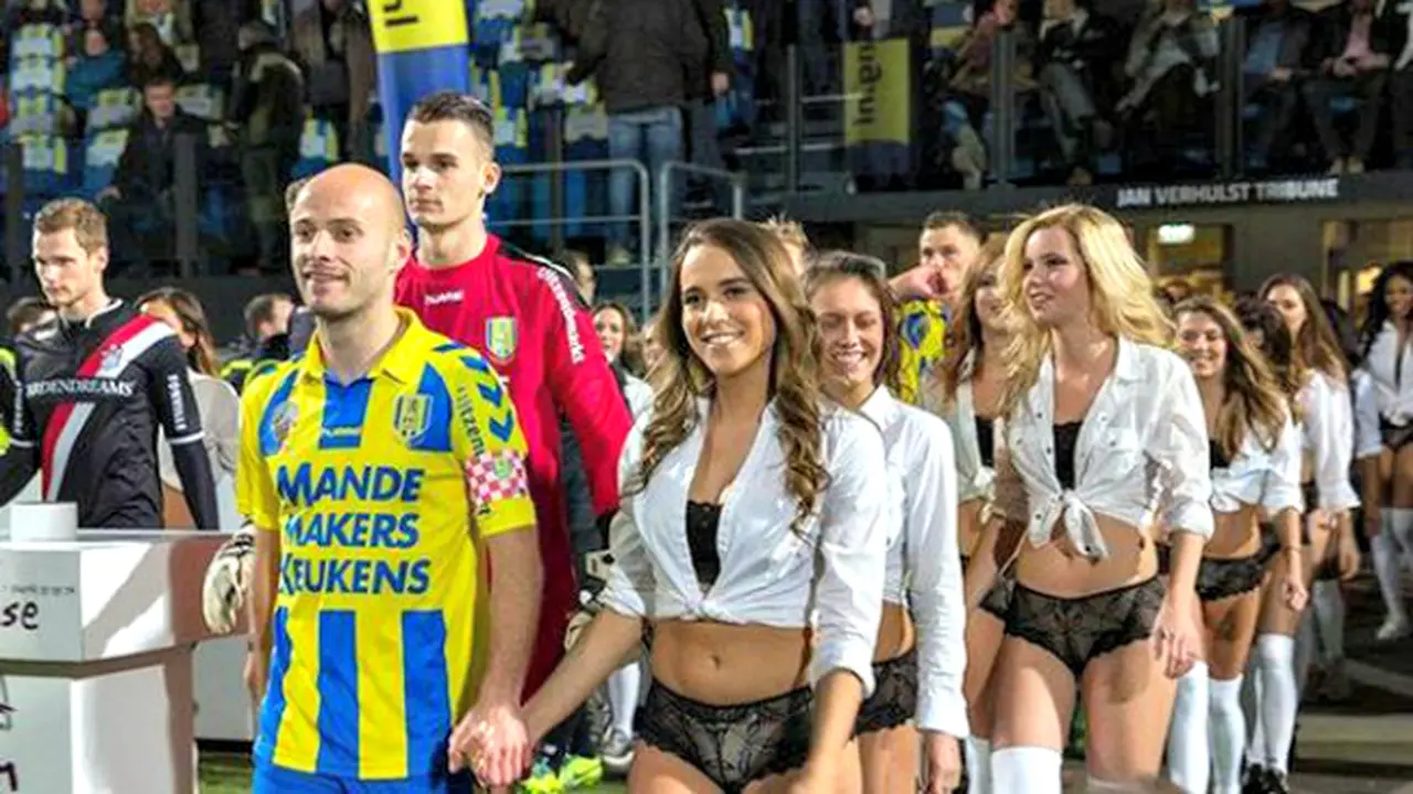Heboh Ganti Maskot Tim Sepakbola Saat Valentine