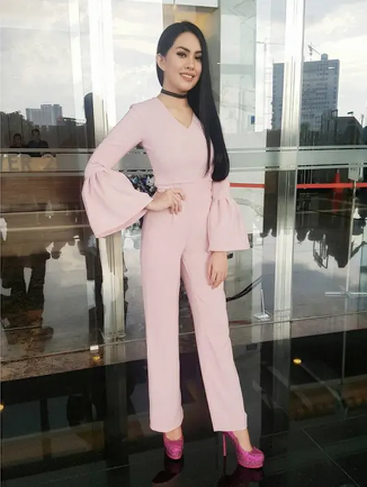 Ditemui di Senopati, Jakarta Selatan, Selasa (23/5/2017), Kartika bercerita ia sempat menjadi orang lain ketika berpacaran dengan pria yang lebih dewasa darinya. Merasa tidak kuat, akhirnya ia memutuskan untuk mengakhirinya. (Instagram/kartikaputriworld)