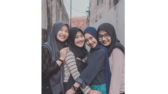 6 Potret Grup Vokal Putih Abu-Abu saat Tak Pakai Seragam Sekolah, Tampil Kece