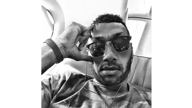 5 Gaya Trendi Patrich Wanggai di Luar Lapangan, Striker Anyar Persebaya