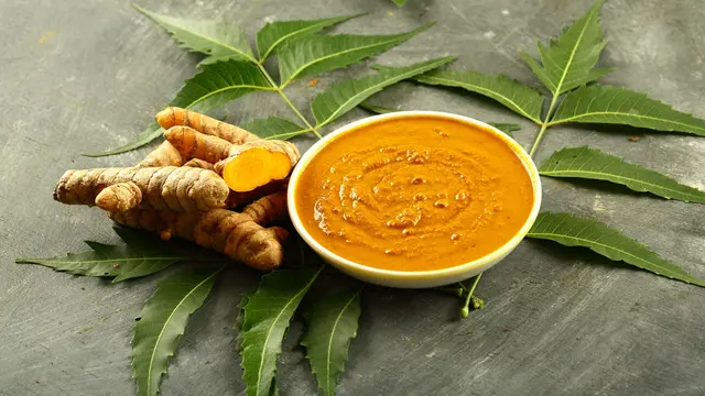 3 Manfaat Daun Neem untuk Merawat Kulit Berjerawat, Yakin Sudah Tahu? (2)