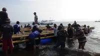 Nelayan Pantai Blimbingsari Banyuwangi, Kembangkan Keramba Apung Sebagai Sumper Ekonomi Tambahan. (Hermawan Arifianto/Liputan6.com)