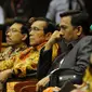 Anggota DPD RI, I Gede Pasek Suardika (tengah) mengikuti sidang di Gedung Mahkamah Konstitusi, Jakarta, Selasa (22/9/2015). Sidang beragendakan pengucapan putusan perkara DPD oleh Majelis Hakim Konstitusi. (Liputan6.com/HelmiFithriansyah)