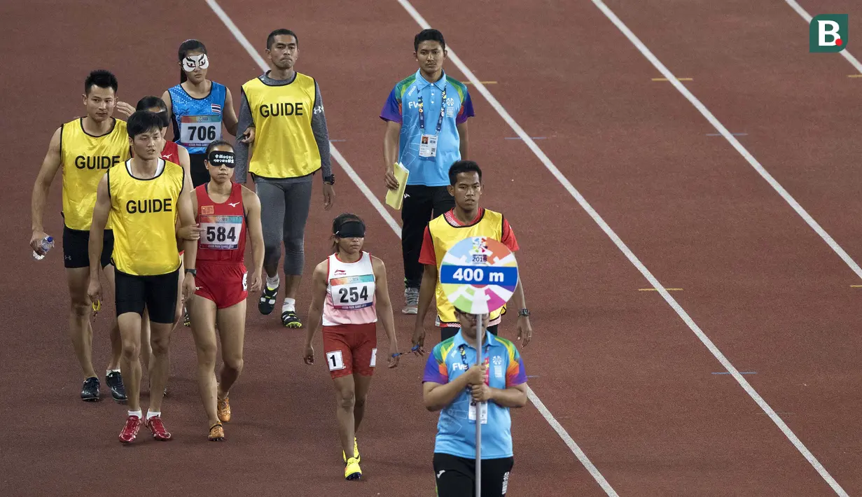 Para atlet cabang para atletik di nomor lari 400 meter putri klasifikasi T11 pada Asian Para Games 2018, di Stadion Utama Gelora Bung Karno Jakarta, Kamis(11/10/2018).  (Bola.com/Peksi Cahyo)