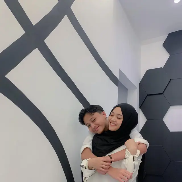 Beda Pendapat Soal Sikap Nathalie Holscher, Ini 6 Potret Putri Delina dan Rizwan Fadilah