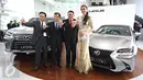 Lexus Indonesia meluncurkan dua model terbaru, LX 570 dan GS 200t, Jakarta, Selasa (1/3/2016). Lexus LX 570 dijual Rp 3,015 miliar. Sedangkan GS 200t Luxury dilego Rp 1,185 miliar dan GS 200t F Sport Rp 1,245 miliar. (Liputan6.com/Immanuel Antonius)