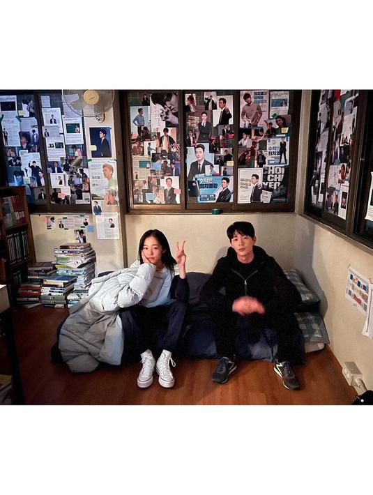 Roh Yoon Seo di balik layar Crash Course in Romance. (Instagram/ rohyoonseo)