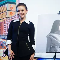 Penyanyi wanita Indonesia Rossa kembali hadir dengan single terbarunya yang berjudul Body Speak. Ia memilih Negara Singapura sebagai tempat pertama untuk rilis single terbarunya itu. (Syaiful Bahri/Bintang.com)