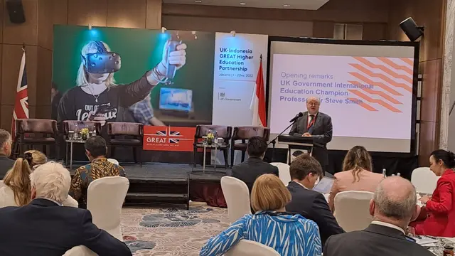 Intternational Eductaion Champion Profesor Sir Steve Smith dalam acara UK-Indonesia Great Higher Education Partnership di Jakarta, Kamis (1/12/2022). (Dok. Kedubes Inggris)
