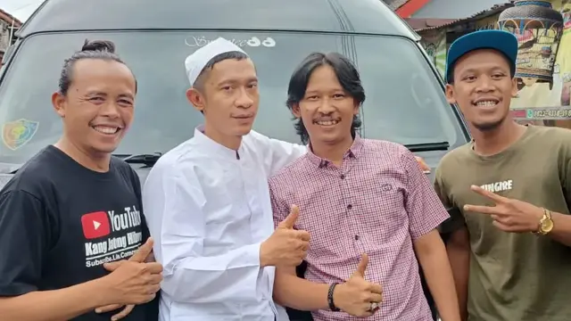 6 Potret Terbaru Aming Pakai Baju Koko dan Peci, Penampilannya yang Macho Banjir Pujian
