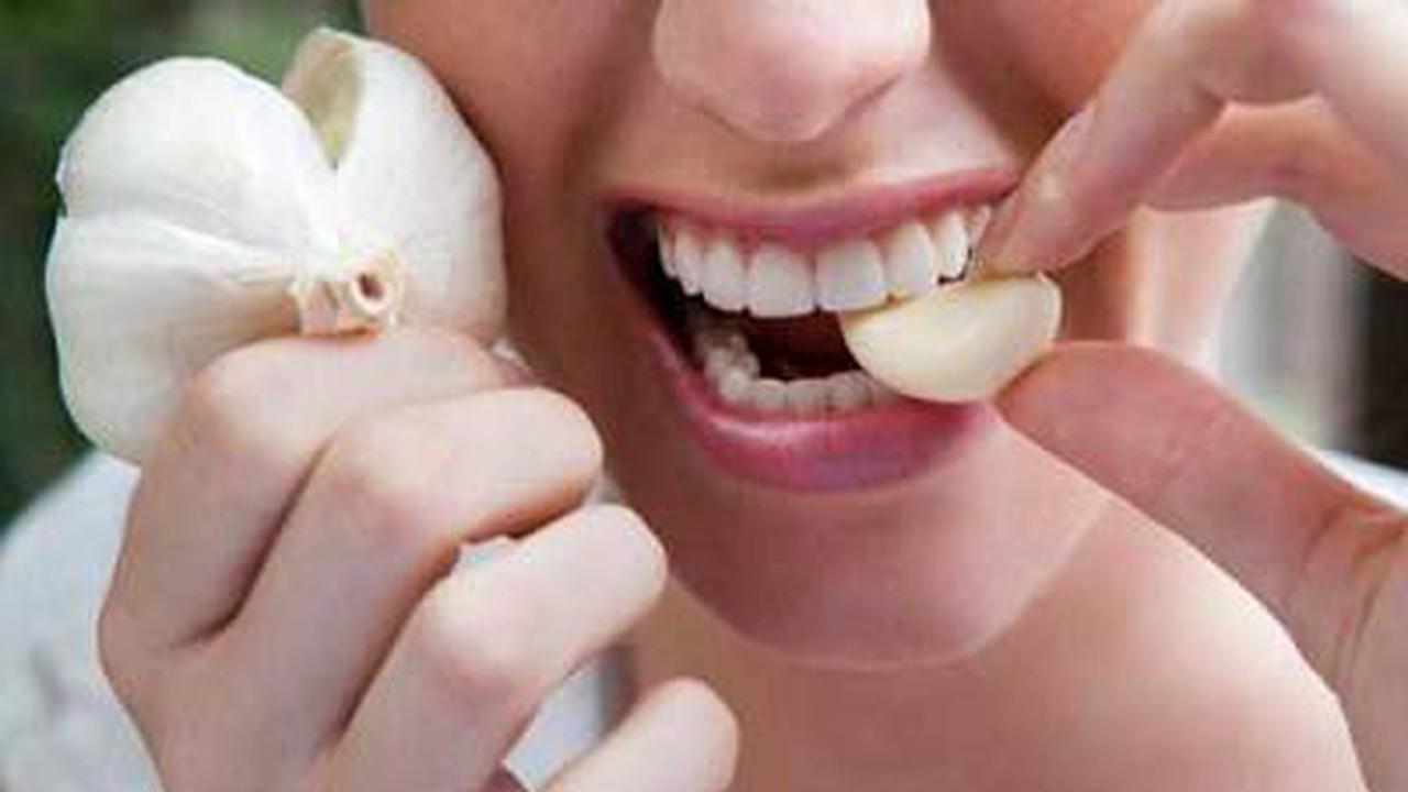 Lawan Bau mulut Setelah Makan Bawang Putih dengan Minum Ini