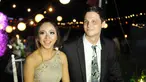 Nadia Vega bersama dengan tunangannya Sultan Yaar Jorik Jacob Dozy di Kebun Raya Bogor, Jawa Barat, Sabtu (6/6/2015). Nadia menggelar acara lamarannya dengan konsep garden party. (Liputan6.com/Panji Diksana)