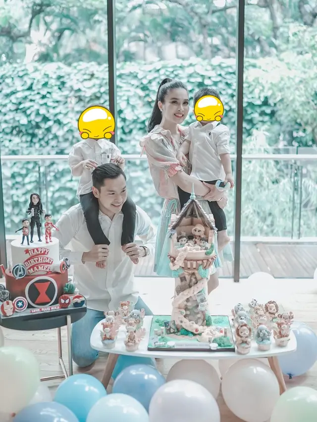 6 Potret Ulang Tahun Sandra Dewi yang ke-38 Tahun, Bentuk Kuenya Unik