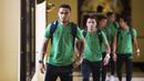 Pemain Timnas Indonesia, Rizky Pora, bersama rekan-rekannya bersiap menuju SUGBK dari Hotel Sultan, Jakarta, Selasa (13/11). Timnas Indonesia akan melawan Timor Leste pada laga Piala AFF 2018. (Bola.com/Vitalis Yogi Trisna)