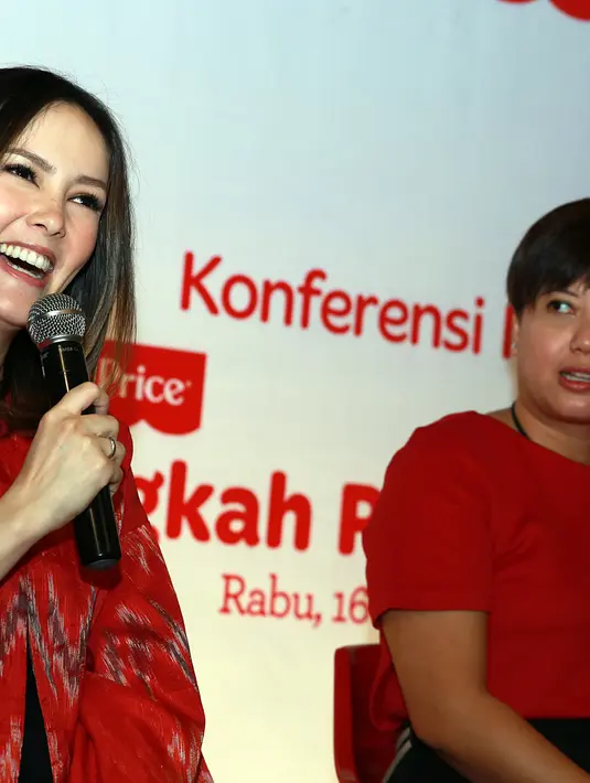 “Mungkin karena ini anaknya perempuan, jadi aku lebih santai enggak kayak anak pertama. Kalau anak yang pertama dulu, aku makan aja sampai di tempat tidur,” ujar kakak kandung Julie Estelle ini. (Deki Prayoga/Bintang.com)