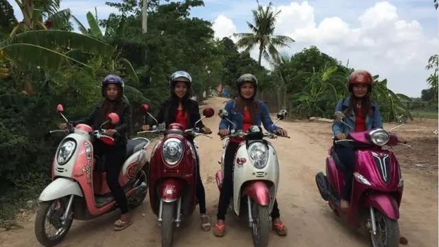 Moto Girl Tour