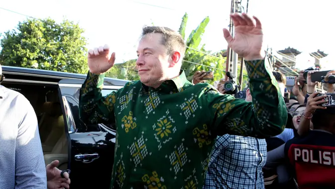 Uji coba pertama dilakukan dengan melakukan hubungan langsung menggunakan layanan koneksi internet Starlink dengan Puskesmas Pembantu Bumbungan, Klungkung, Bali. (AP Photo/Firdia Lisnawati)
