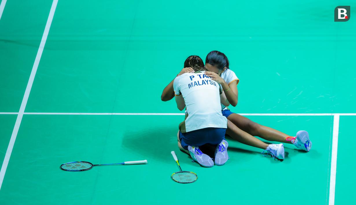 Mereka kalah dari wakil Malaysia, Pearly Tan/Thinaah Muralitharan, dalam laga final yang berlangsung sengit di Gymnasium 4, Thammasat University, Pathum Thani, Minggu (14/12/2025). (Bola.com/Bagaskara Lazuardi)