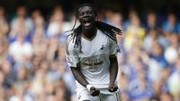 Bafetimbi Gomis juga pernah jadi momok menakutkan di liga-liga top Eropa, bersama beberapa klub yang dibelanya, mulai Olympique Lyon, Marseille, Swansea City hingga Galatasaray. (AFP/Adrian Dennis)