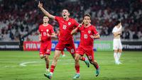 Egy Maulana Vikri (kanan) merayakan gol bersama Justin Hubner saat Timnas Indonesia mengalahkan Vietnam pada Kualifikasi Piala Dunia 2026 Zona Asia di Stadion Gelora Bung Karno, Kamis (21/3/2024). (Bola.com/Bagaskara Lazuardi)
