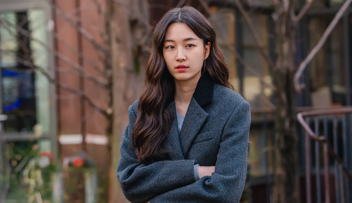 Hubungan tak terduga antara Seon U-hyeol dan Joo In-hae pun terjadi. Saksikan kisah selengkapnya di KBS dan Prime Video. (Foto: Prime Video)