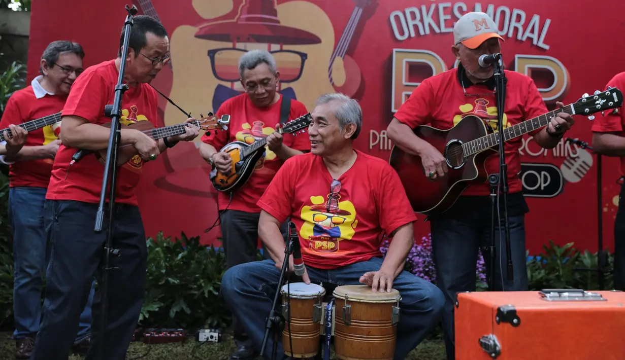 Beberapa komika yang akan tampil dalam film tersebut diantaranya, Uus, Adjis Doaibu, David Schaap, Danang, Darto, Abdur, Boris Bokir, dan Wira Nagara. (Adrian Putra/Bintang.com)