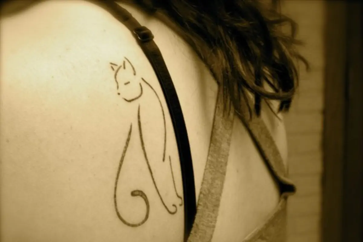 [Bintang] 25 Inspirasi Tato untuk Para Pecinta Kucing