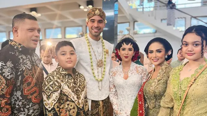 Krisdayanti, Amora Lemos, dan Yuni Shara Kenakan Kebaya saat Hadir di Pernikahan Anak Susi Pudjiastuti, Nadine Kaiser