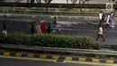 Massa berjalan di Jalan Tol Dalam Kota di sekitar ruas jalan Gatot Subroto, Jakarta, Rabu (29/9/2019). Massa yang rata-rata berseragam sekolah dan pramuka bentrok dengan petugas sehingga jalan depan Kompleks Parlemen lumpuh. (Liputan6.com/Helmi Fithriansyah)