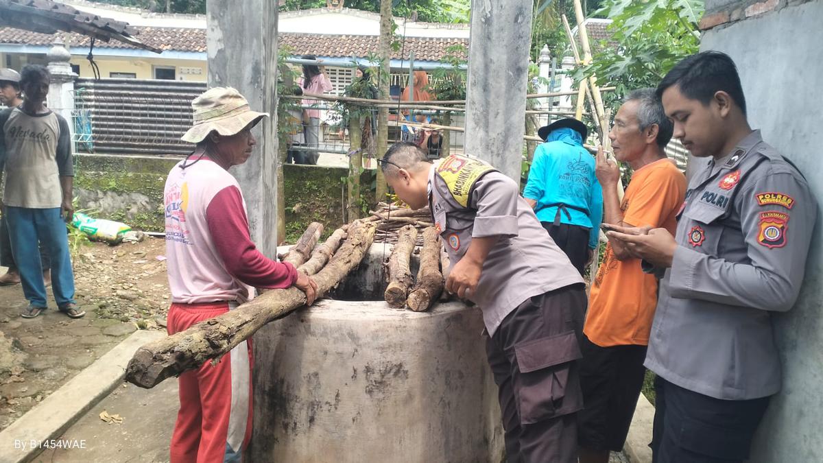 Dramatis Evakuasi Pelajar Terpeleset ke Sumur 17 Meter di Gunungkidul, Warga Andalkan Sarung-Tali Tambang