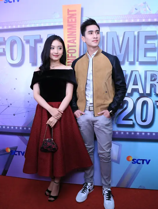 Saat dikonfirmasi mengenai hubungannya, keduanya masih malu-malu. Bahkan keduanya terlihat gugup ditanya apakah sudah resmi menjadi kekasih. (Adrian Putra/Bintang.com)