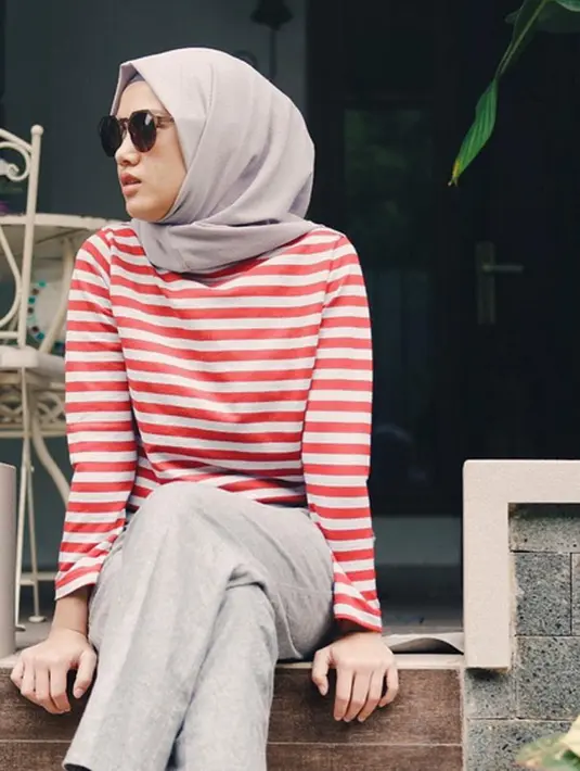 Menjadi dosen merupakan kebanggan bagi Herfiza. Pasalnya ia jadi bisa berbagi ilmu dengan murid-muridnya setelah menyelesaikan S2 nya beberapa waktu lalu. (Instagram/herfiza)