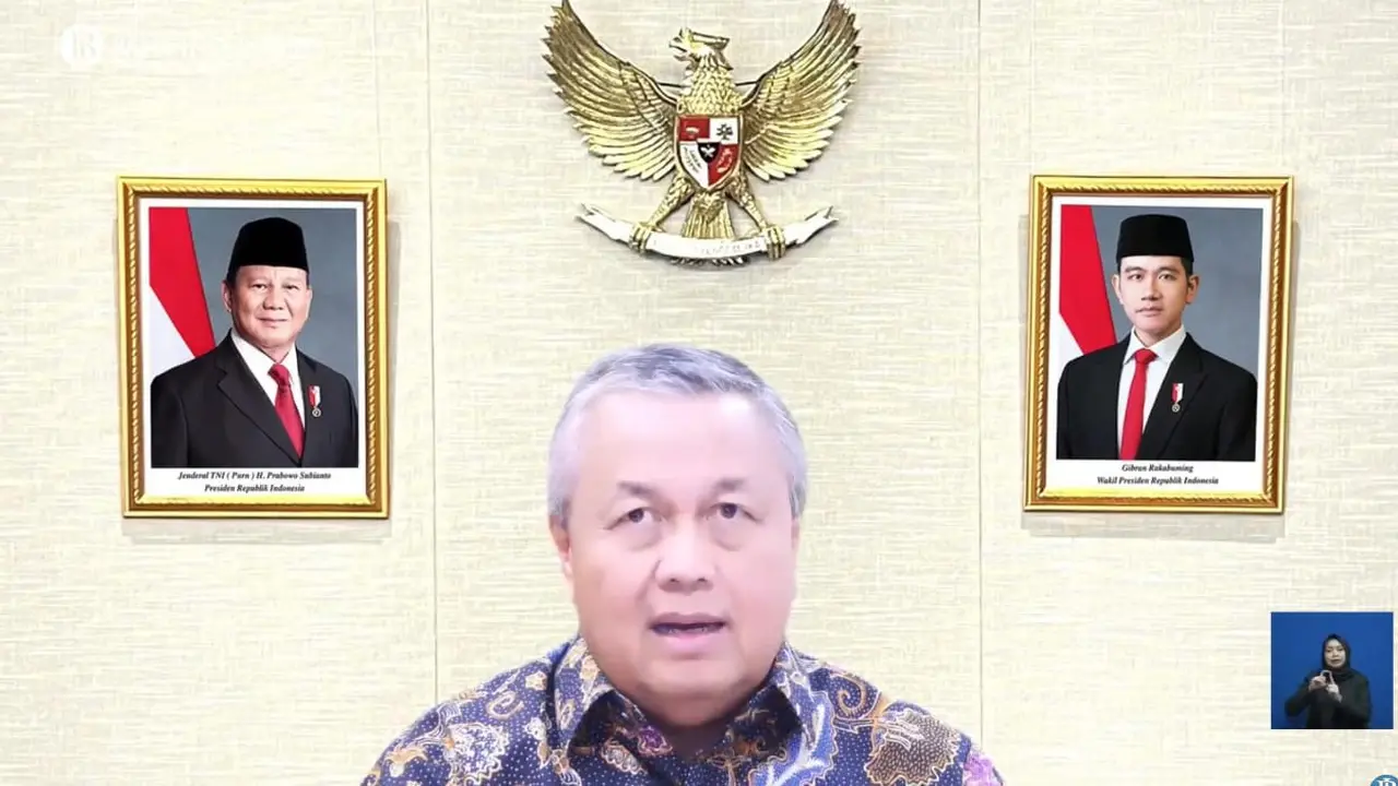 Gubernur Bank Indonesia Perry Warjiyo dalam konferensi pers Rap[at Dewan Gubernur BI Desember 2025, Rabu (17/12/2025).