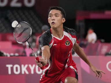 Pebulu tangkis tunggal putra Indonesia, Jonatan Christie gagal mengikuti jejak rekannya, Anthony Ginting lolos ke perempatfinal cabang bulu tangkis Olimpiade Tokyo2020. Jojo kalah 2 gim langsung di 16 Besar dari wakil Cina, Shi Yuqi, Kamis (29/7/2021) sore WIB. (Foto: AP/Dita Alangkara)