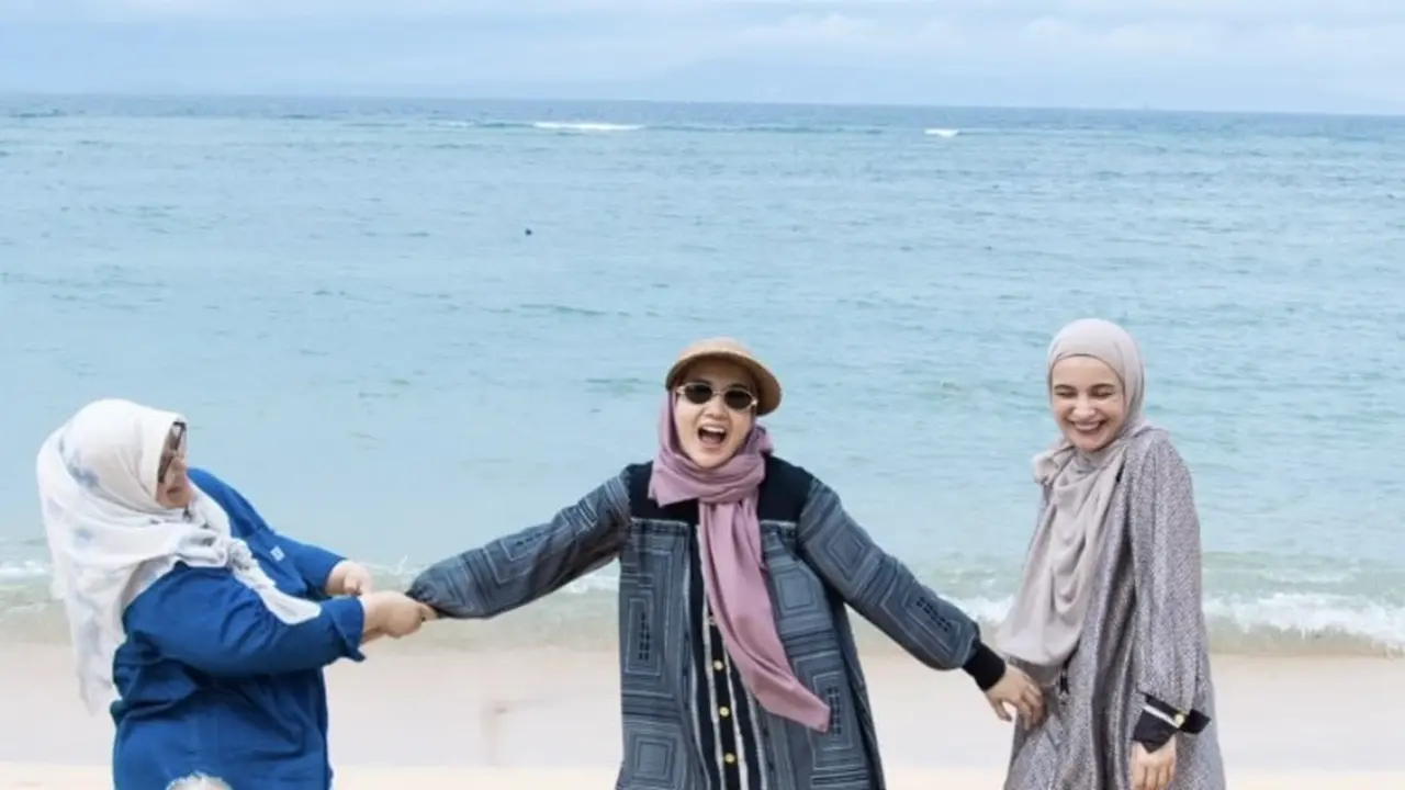 Zaskia dan Shireen Sungkar saat Liburan di Bali