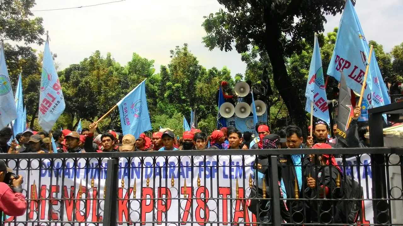 20151126-demo ahok-jakarta-buruh