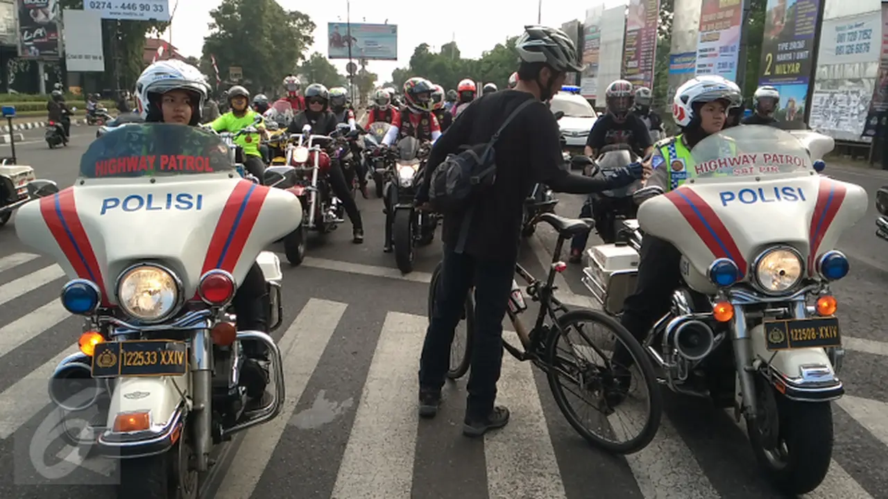 20150816-Sepeda Hadang Motor Gede-Elanto Wijoyono