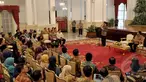 Presiden Joko Widodo menggelar pertemuan dengan Ketua Badan Pengawas Pemilihan Umum (Bawaslu) dan seluruh jajaran Bawaslu pusat dan provinsi se-Indonesia, di Istana Negara, Jakarta, Selasa (24/2/2015). (Liputan6.com/Faizal Fanani)