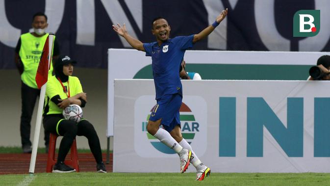 kenangan oktafianus fernando saat psis hadapi persebaya di bri liga 1: kalah karena gol sang adik, marselino ferdinan
