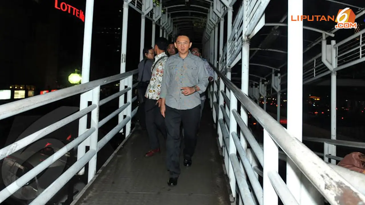 2-ahok-jalan-kaki-140116a.jpg