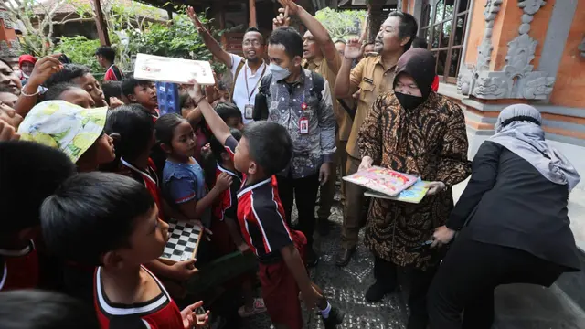 Menteri Sosial Tri Rismaharini
