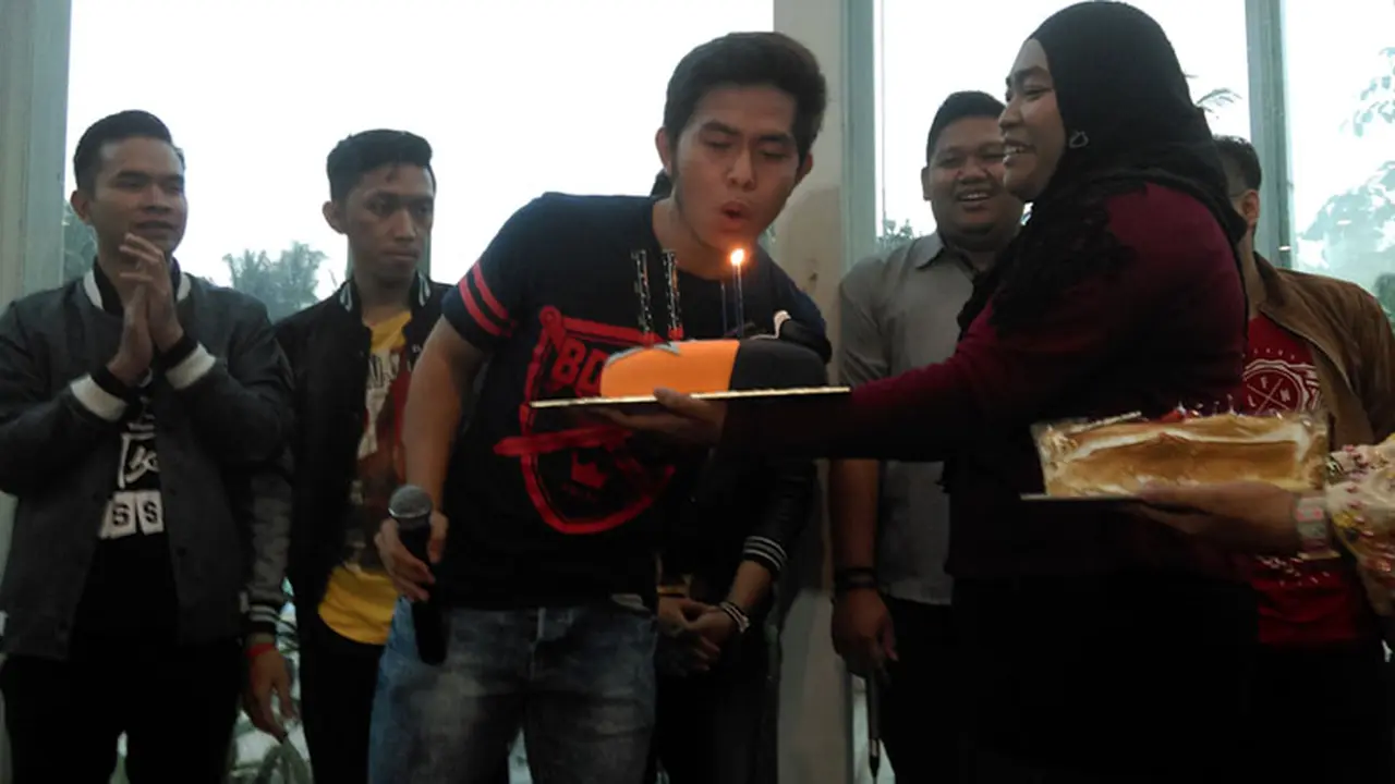 Cakra Khan